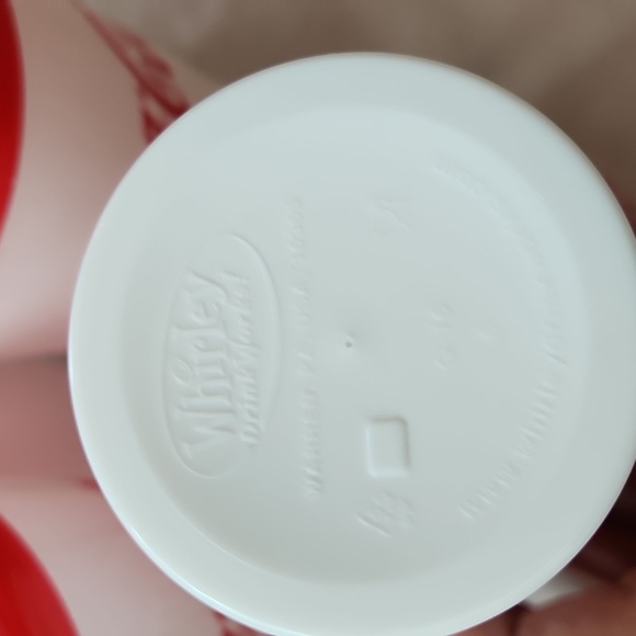 6 Plastic Cups with Lids with the Coca Cola logo - Picture 4 of 8